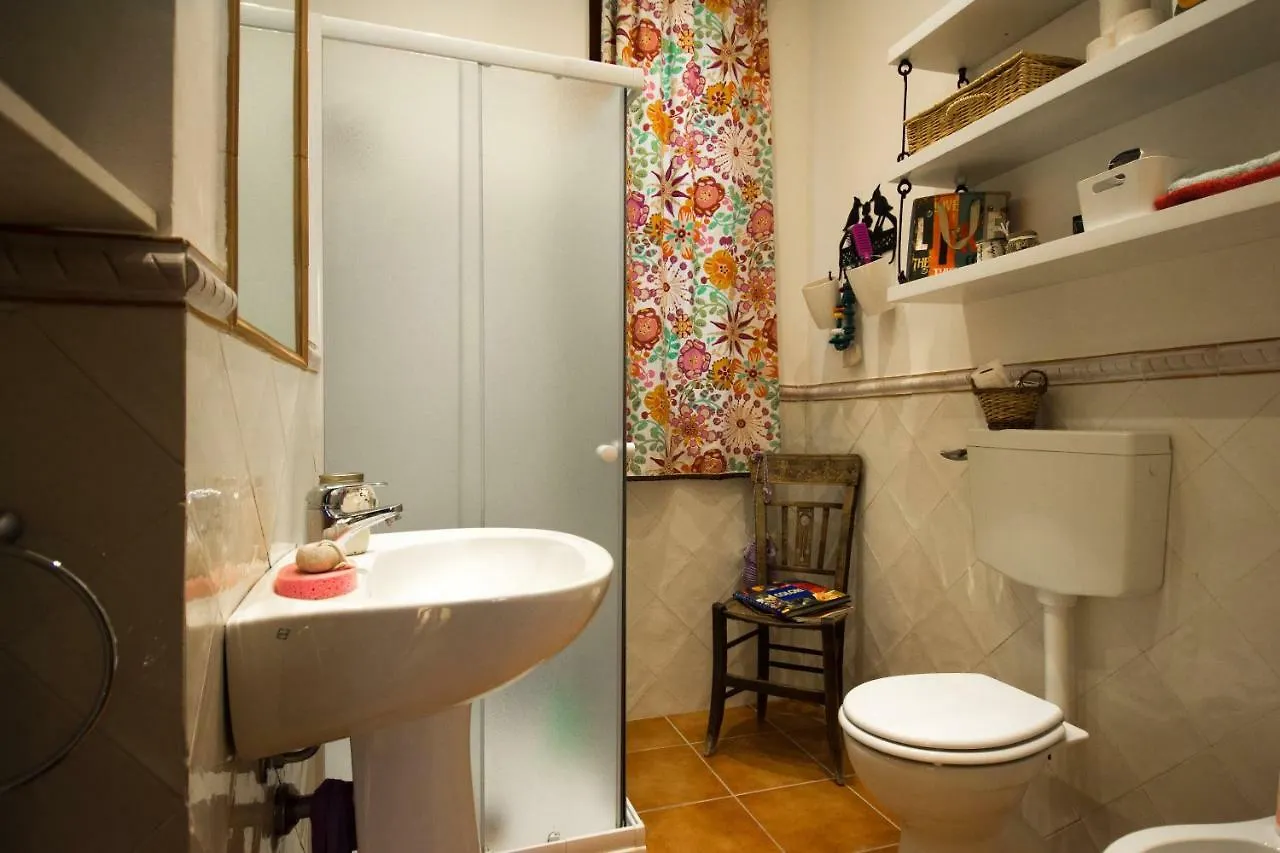 A Casa Di Ombretta Hotel Palermo 0*,  Italië
